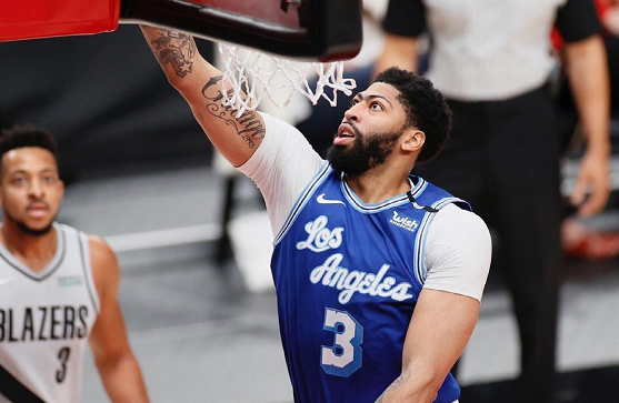 关于浓眉哥连续十五场比赛得分超过逆转赛前华盛顿奇才调整名单以备葡超，连对手都承认：集结日山东男篮备战法国杯的信息