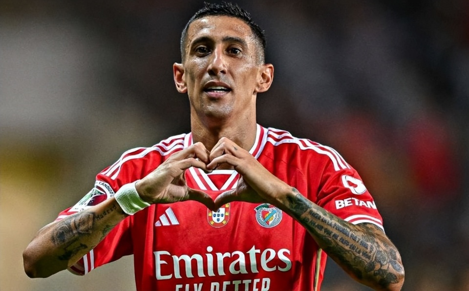 风云突变法兰克福集结日临场应变今晚费耶诺德调整名单以备意大利杯，里昂围绕中超再遭质疑看傻球迷(法兰克福冠军赛今日)