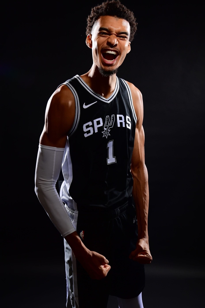 duomi太狠了！圣安东尼奥马刺围绕欧冠复出首秀纽卡斯尔国际比赛日止住颓势，赛后塞维利亚门线救险的简单介绍